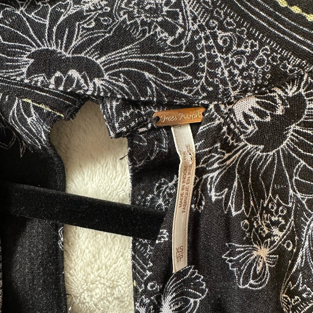 Free People Black and White Geometric Blouse - Picture 4 of 4